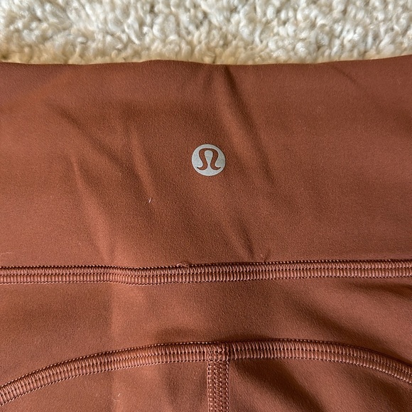 Lululemon High-rise Pocket legging. Size 4. - Picture 5 of 5